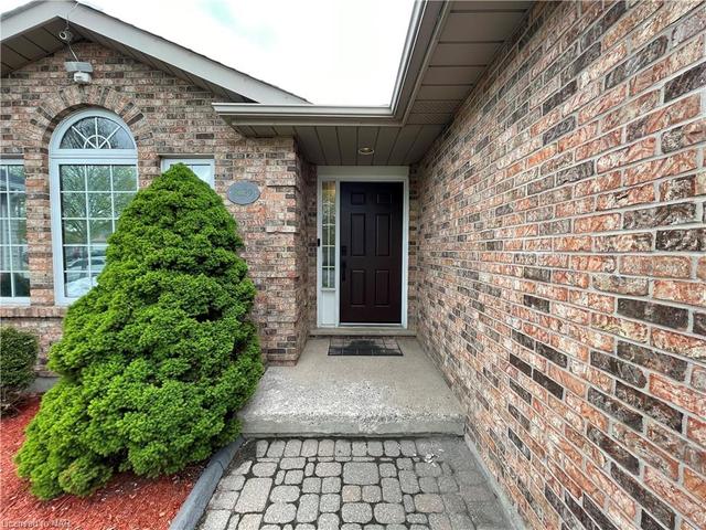 8239 Harvest Crescent, House detached with 6 bedrooms, 2 bathrooms and 3 parking in Niagara Falls ON | Image 3