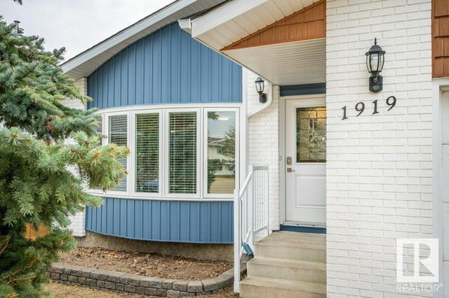 1919 65 St Nw, House detached with 4 bedrooms, 3 bathrooms and null parking in Edmonton AB | Image 3