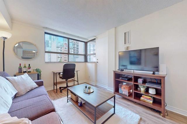 608 - 105 Mccaul St, Condo with 1 bedrooms, 1 bathrooms and 0 parking in Toronto ON | Card Image