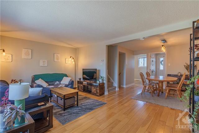 d - 415 Woodfield Drive, Townhouse with 3 bedrooms, 1 bathrooms and 1 parking in Ottawa ON | Image 9