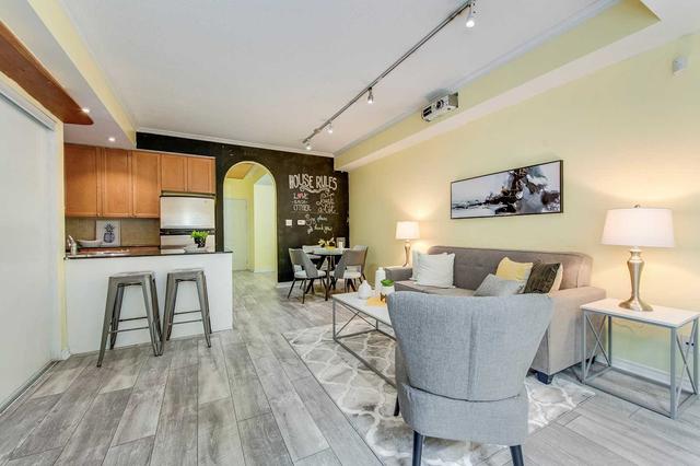 th33 - 80 Carr St, Townhouse with 2 bedrooms, 1 bathrooms and 1 parking in Toronto ON | Image 2