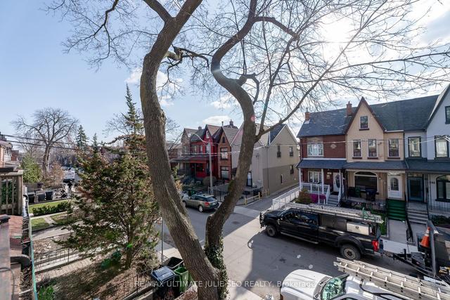 237 Markham St, House attached with 5 bedrooms, 3 bathrooms and 1 parking in Toronto ON | Image 26