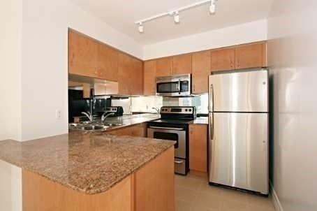1003 - 8 Scollard St, Condo with 2 bedrooms, 2 bathrooms and 1 parking in Toronto ON | Image 4