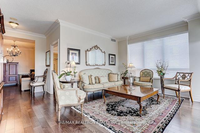 rg5 - 2 Clairtrell Rd, Condo with 2 bedrooms, 3 bathrooms and 2 parking in Toronto ON | Image 3