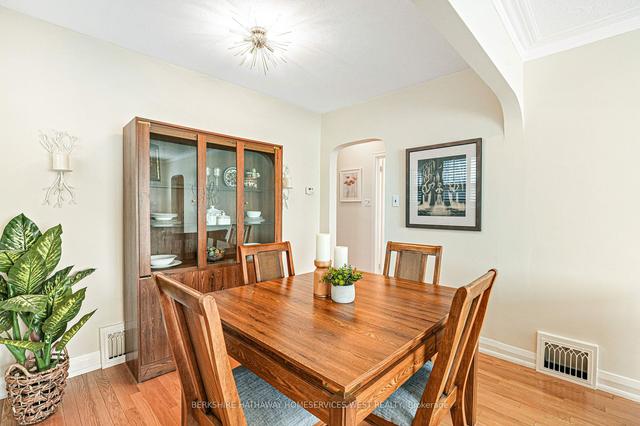 21 Smithfield Dr, House detached with 2 bedrooms, 2 bathrooms and 3 parking in Toronto ON | Image 2