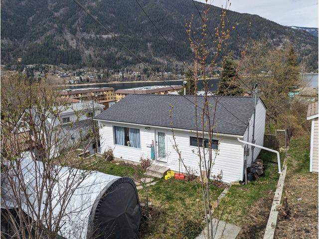 1011 Gordon Street, House detached with 3 bedrooms, 1 bathrooms and null parking in Nelson BC | Image 3