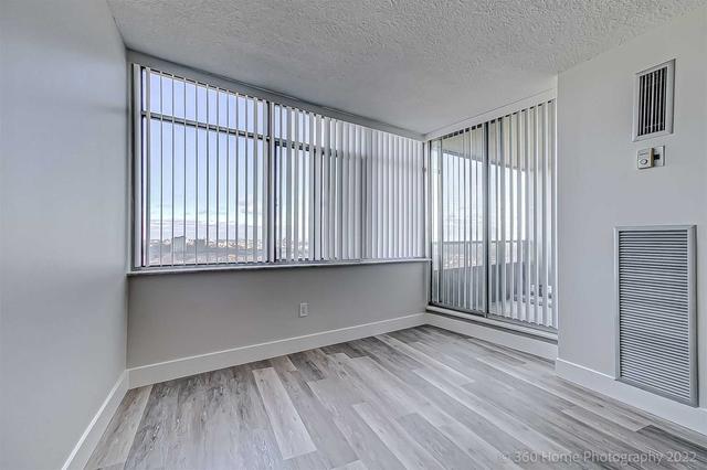 2308 - 3100 Kirwin Ave, Condo with 3 bedrooms, 2 bathrooms and 2 parking in Mississauga ON | Image 13