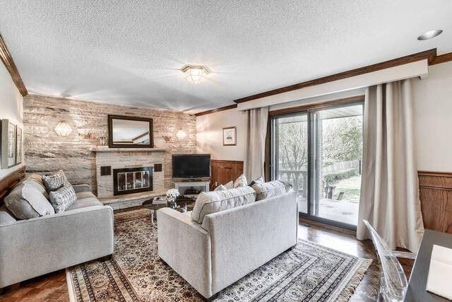 1587 Thompson St, House detached with 4 bedrooms, 4 bathrooms and 10 parking in Mississauga ON | Image 3