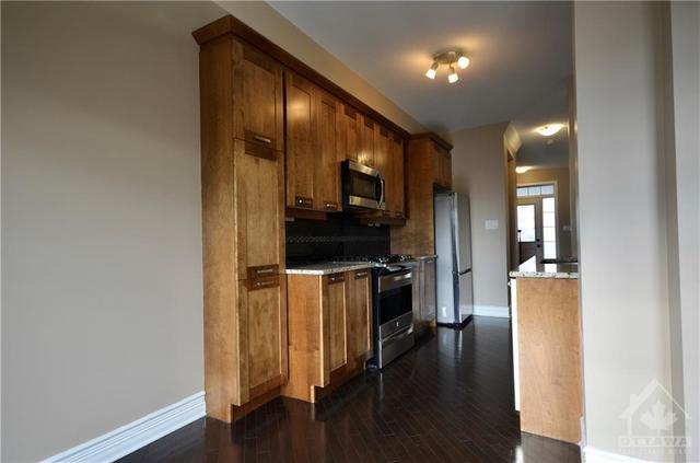 869 Kennacraig Private, Townhouse with 3 bedrooms, 4 bathrooms and 2 parking in Ottawa ON | Image 7