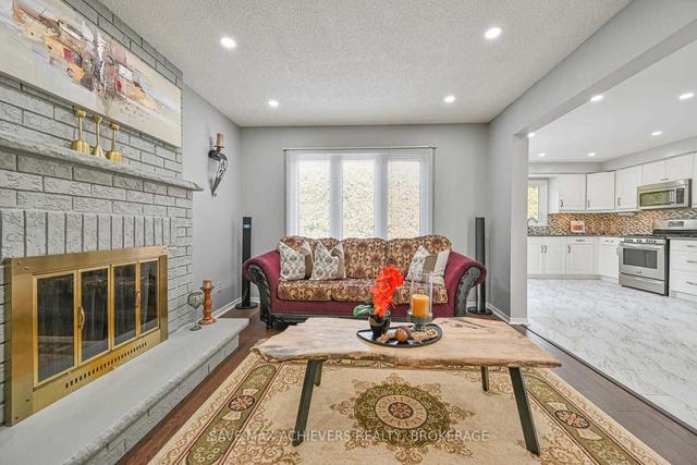 24 Burt Dr, House detached with 3 bedrooms, 3 bathrooms and 6 parking in Brampton ON | Image 7