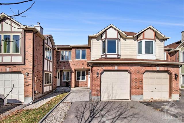 62 Southport Drive, Townhouse with 4 bedrooms, 3 bathrooms and 5 parking in Ottawa ON | Card Image
