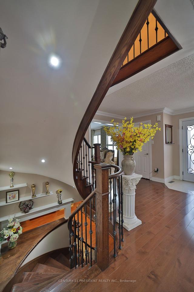 12 Lafleur Crt, House detached with 4 bedrooms, 5 bathrooms and 6 parking in Brampton ON | Image 12
