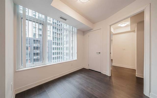 730 - 525 Adelaide St W, Condo with 2 bedrooms, 2 bathrooms and 0 parking in Toronto ON | Image 9