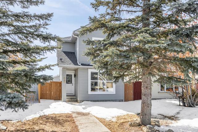 23 Martinview Road Ne, House detached with 4 bedrooms, 2 bathrooms and 4 parking in Calgary AB | Image 1