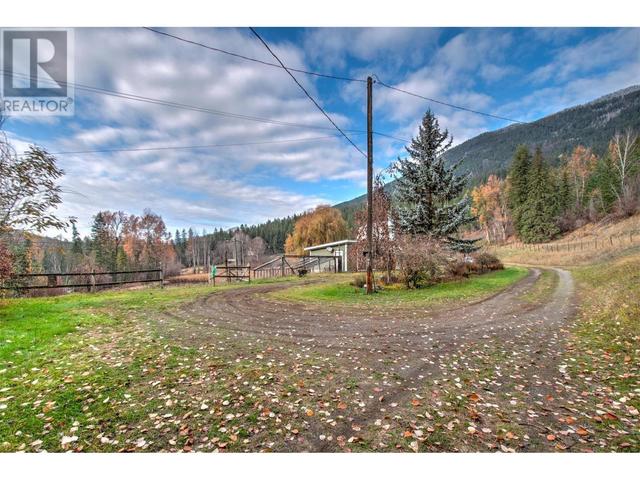 538 North Fork Road, House detached with 5 bedrooms, 4 bathrooms and 15 parking in North Okanagan E BC | Image 45