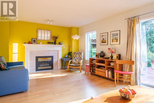 2217 Forbes St, House detached with 3 bedrooms, 3 bathrooms and 2 parking in Victoria BC | Image 10