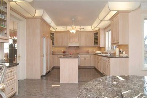 8 Lawnview Dr, House detached with 5 bedrooms, 7 bathrooms and 6 parking in Toronto ON | Image 7