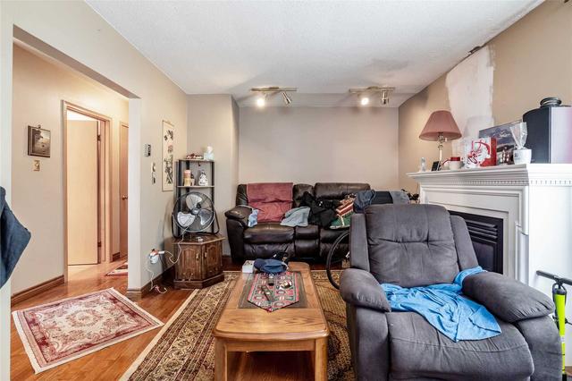 2340 King St E, House detached with 3 bedrooms, 1 bathrooms and 4 parking in Hamilton ON | Image 3