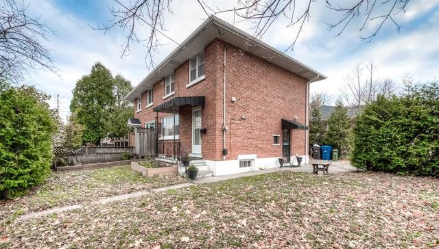 330 Kathleen St, House semidetached with 2 bedrooms, 3 bathrooms and 4 parking in Guelph ON | Image 1