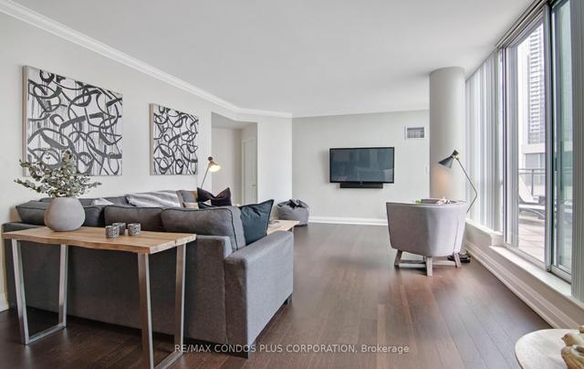 1215 - 230 Queens Quay W, Condo with 3 bedrooms, 3 bathrooms and 1 parking in Toronto ON | Image 15
