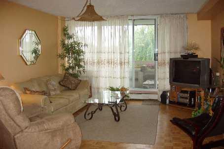 404 - 11 Neilson Dr, Condo with 3 bedrooms, 2 bathrooms and 1 parking in Toronto ON | Image 3