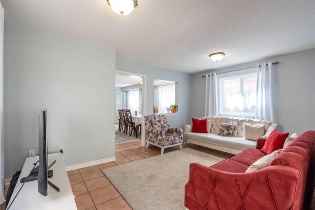 81 Ronan Cres, House attached with 3 bedrooms, 3 bathrooms and 2 parking in Vaughan ON | Image 3
