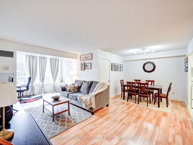 209 - 135 Hillcrest Ave, Condo with 2 bedrooms, 1 bathrooms and 1 parking in Mississauga ON | Image 2