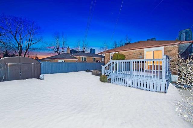 21 Aspendale Dr, House detached with 4 bedrooms, 4 bathrooms and 3 parking in Toronto ON | Image 18