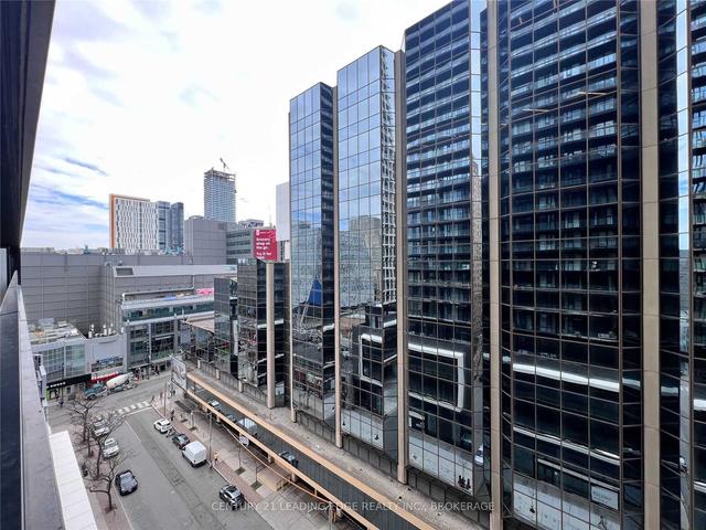 808 - 20 Edward St, Condo with 2 bedrooms, 2 bathrooms and 1 parking in Toronto ON | Image 7