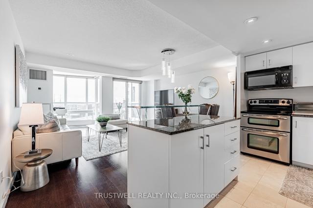 511 - 208 Queens Quay W, Condo with 2 bedrooms, 2 bathrooms and 1 parking in Toronto ON | Image 10