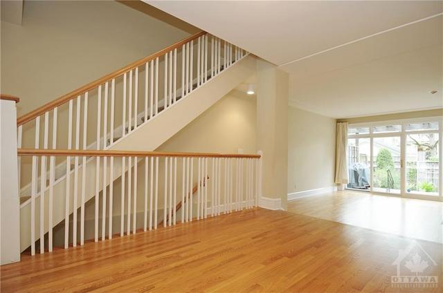 239 Second Avenue, Townhouse with 3 bedrooms, 3 bathrooms and 2 parking in Ottawa ON | Image 7