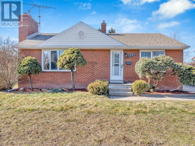 2485 Dominion Boulevard, House detached with 4 bedrooms, 2 bathrooms and null parking in Windsor ON | Image 1