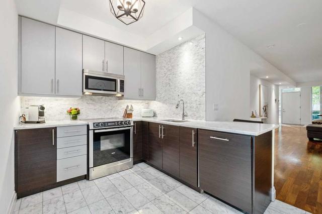 75b Redpath Ave, Townhouse with 3 bedrooms, 4 bathrooms and 1 parking in Toronto ON | Image 2