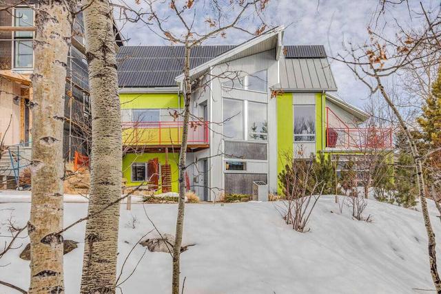 33 Rockhaven Green Nw, House detached with 3 bedrooms, 2 bathrooms and 4 parking in Calgary AB | Image 3