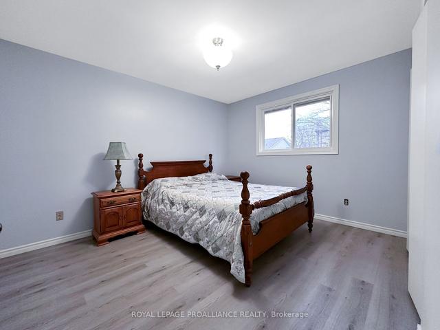 910 Cresthill St, House detached with 3 bedrooms, 2 bathrooms and 3 parking in Kingston ON | Image 5