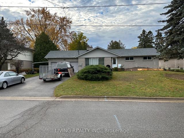 247 Cedar Valley Crt, House detached with 3 bedrooms, 1 bathrooms and 8 parking in Oshawa ON | Image 1