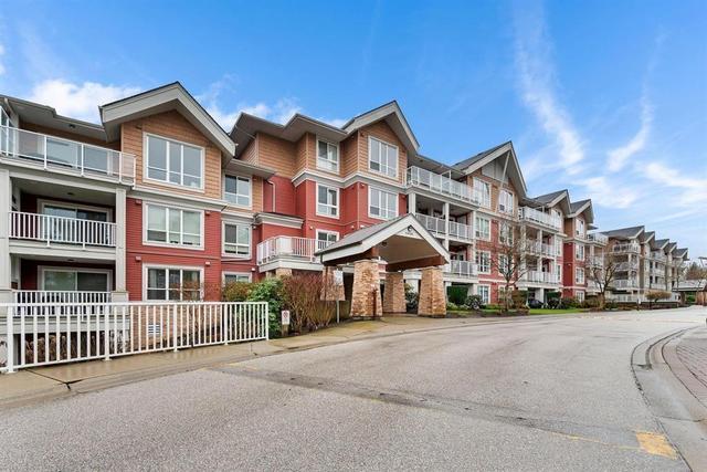 103 - 6440 194 Street, Condo with 1 bedrooms, 1 bathrooms and 1 parking in Surrey BC | Image 2
