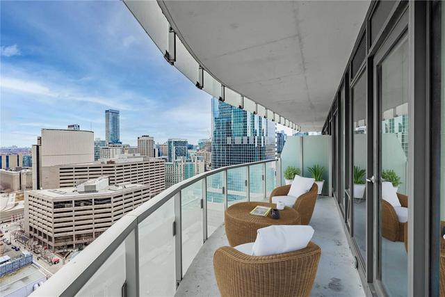 2209 - 197 Yonge St, Condo with 3 bedrooms, 2 bathrooms and 1 parking in Toronto ON | Image 9