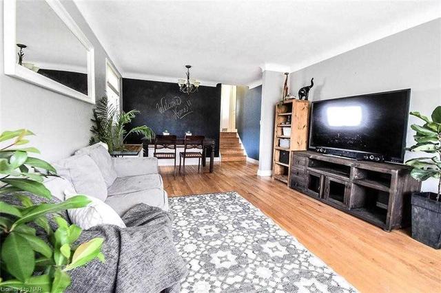 26 Huntley Cres, House detached with 3 bedrooms, 2 bathrooms and 5 parking in St. Catharines ON | Image 3
