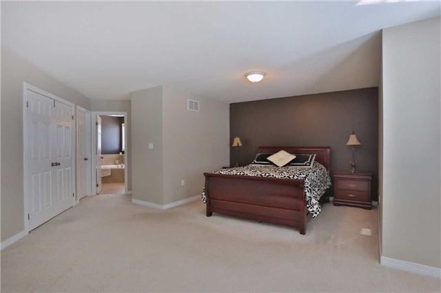112 Sliverspring Cres, House detached with 4 bedrooms, 4 bathrooms and 2 parking in Hamilton ON | Image 12