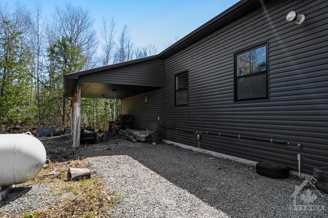 691 Bolton Road, House detached with 2 bedrooms, 3 bathrooms and 20 parking in North Grenville ON | Image 8