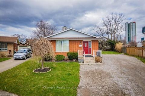 5700 Sunnylea Cres, House detached with 3 bedrooms, 2 bathrooms and 6 parking in Niagara Falls ON | Card Image