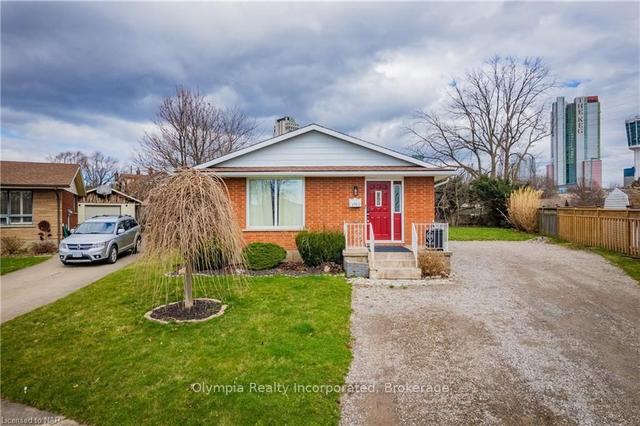 5700 Sunnylea Cres, House detached with 3 bedrooms, 2 bathrooms and 6 parking in Niagara Falls ON | Image 1