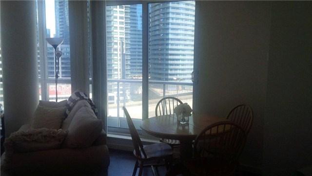 1001 - 218 Queens Quay W, Condo with 2 bedrooms, 2 bathrooms and 1 parking in Toronto ON | Image 4