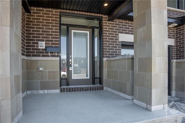 293 Monticello Avenue, Townhouse with 3 bedrooms, 3 bathrooms and 3 parking in Ottawa ON | Image 3
