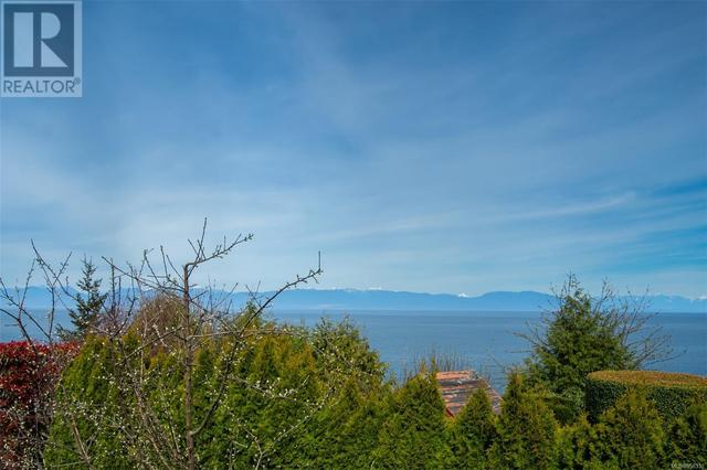 5998 Icarus Dr, House detached with 3 bedrooms, 5 bathrooms and 4 parking in Nanaimo BC | Image 66