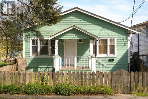 223 Irwin St, House detached with 3 bedrooms, 1 bathrooms and null parking in Nanaimo BC | Card Image