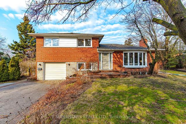 2 Royal Doulton Dr, House detached with 3 bedrooms, 2 bathrooms and 5 parking in Toronto ON | Image 1