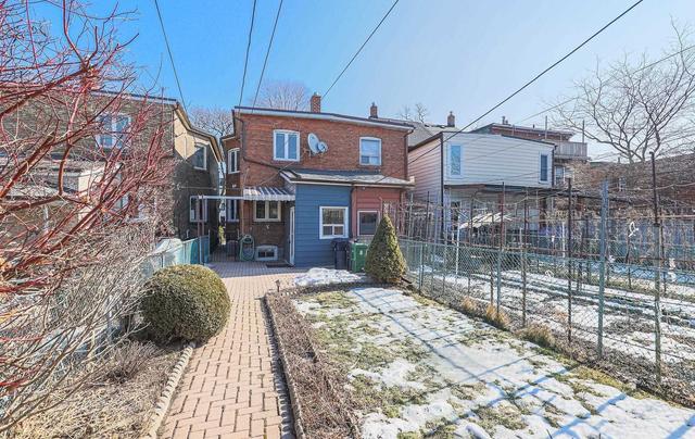 upper - 252 Euclid Ave, House semidetached with 2 bedrooms, 1 bathrooms and 1 parking in Toronto ON | Image 8