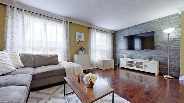 87 Baronwood Court, House attached with 3 bedrooms, 1 bathrooms and 3 parking in Brampton ON | Image 3